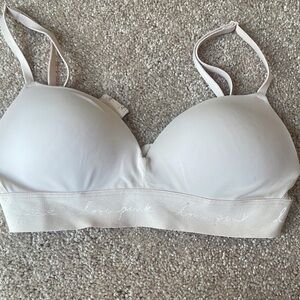 Victoria Secret pink wear everywhere wireless pushup 34B excellent condition.